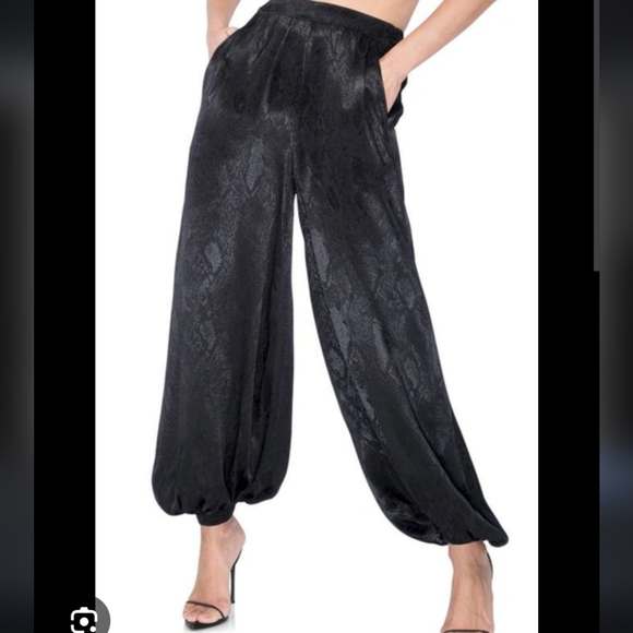 NWT AFRM Veronika Balloon Leg Pants in Noir - Picture 2 of 2